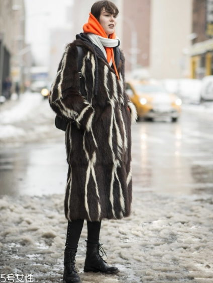 皮草下身搭配什么好看？這個冬天不怕冷