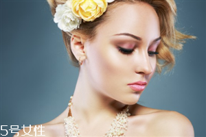 發(fā)量多女生適合什么發(fā)型？形象百變的你