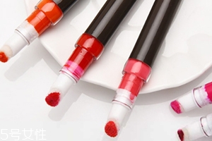 唇蜜可以單獨(dú)使用嗎？搭配其他產(chǎn)品效果更好