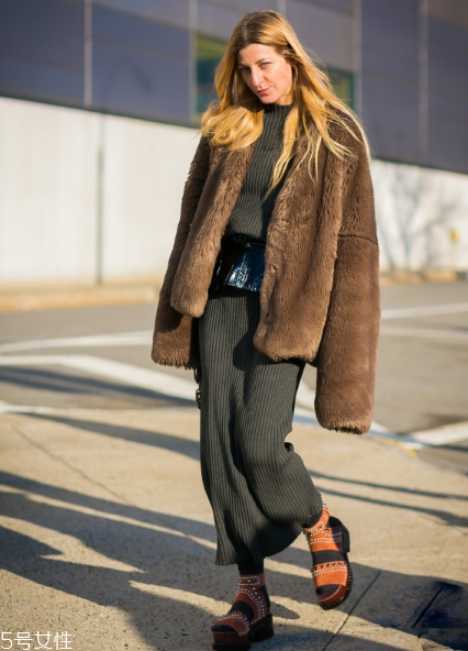 皮草里面搭配什么好看？選對內(nèi)搭是關(guān)鍵
