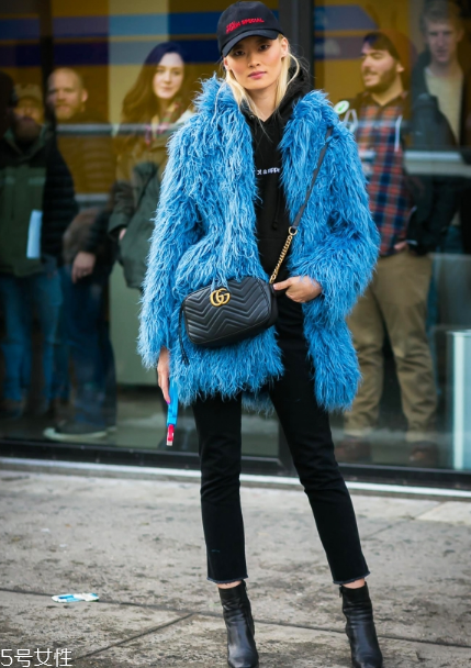 皮草里面搭配什么好看？選對內(nèi)搭是關(guān)鍵