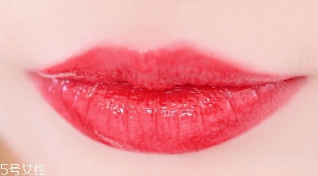 透明唇蜜哪個牌子好？打造玻璃唇效果