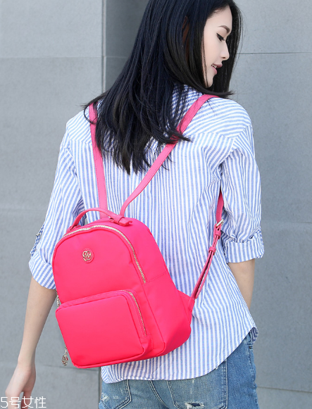 2018流行什么款式雙肩包？出街玩耍的標(biāo)配