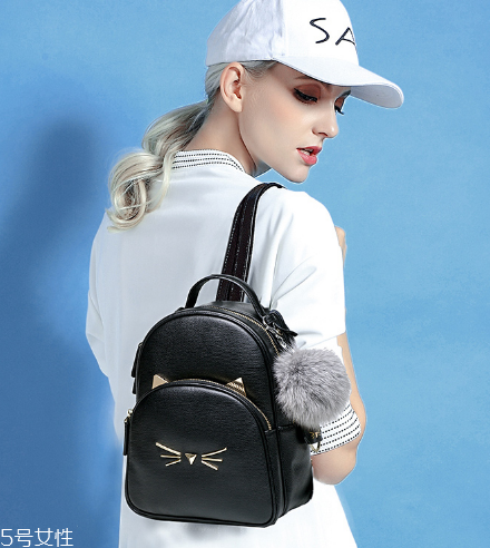 2018流行什么款式雙肩包？出街玩耍的標(biāo)配