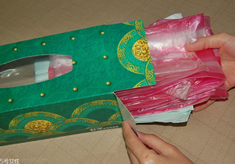 塑料袋收納妙招圖解 4個(gè)收納小技巧 塑料袋收納妙招圖解 4個(gè)收納小技巧