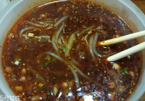 酸辣粉怎么泡泡多久 美味酸辣粉的吃法 酸辣粉怎么泡泡多久 美味酸辣粉的吃法