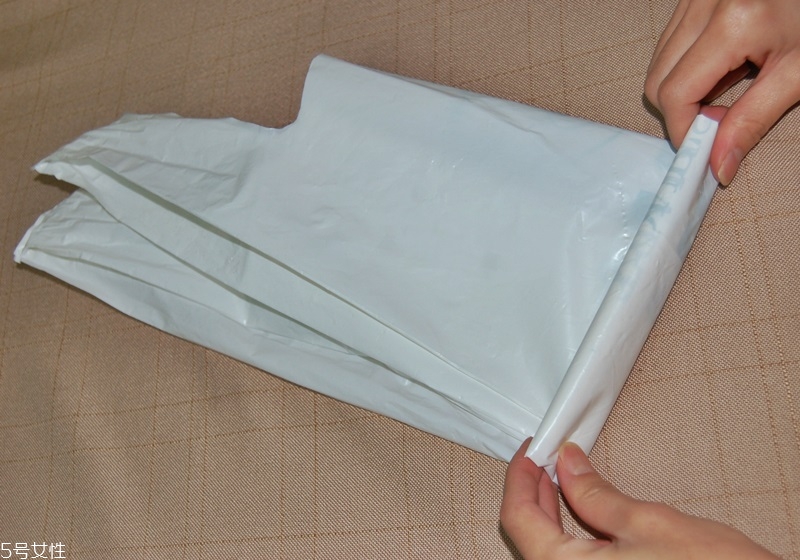 塑料袋收納妙招圖解 4個(gè)收納小技巧 塑料袋收納妙招圖解 4個(gè)收納小技巧