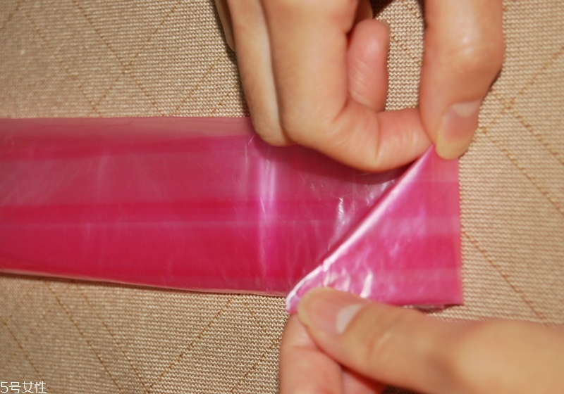 塑料袋收納妙招圖解 4個(gè)收納小技巧 塑料袋收納妙招圖解 4個(gè)收納小技巧