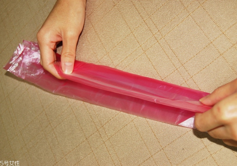 塑料袋收納妙招圖解 4個(gè)收納小技巧 塑料袋收納妙招圖解 4個(gè)收納小技巧