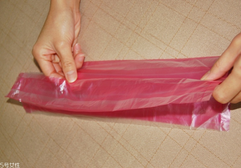 塑料袋收納妙招圖解 4個(gè)收納小技巧 塑料袋收納妙招圖解 4個(gè)收納小技巧