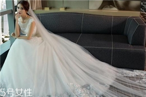 中式秀禾服和西式婚紗哪個(gè)好看？打造完美新娘