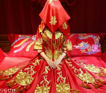 中式秀禾服和西式婚紗哪個好看？打造完美新娘