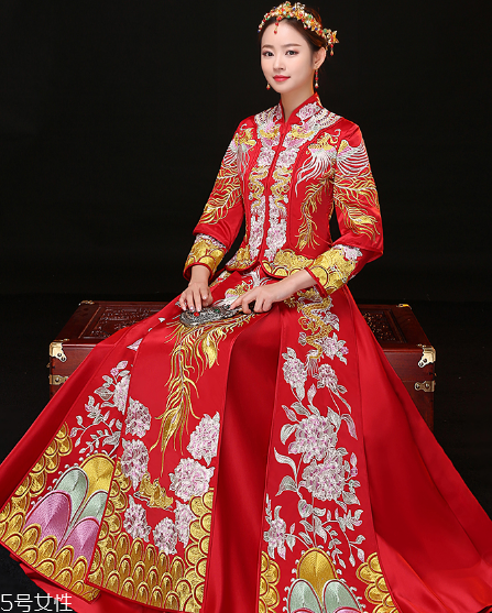 中式秀禾服和西式婚紗哪個好看？打造完美新娘