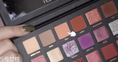 huda beauty沙漠盤怎么畫？油管大神一步步示范