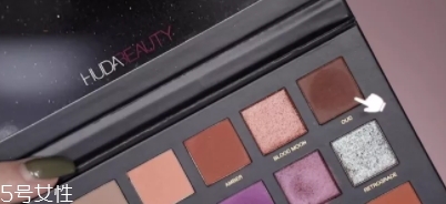 huda beauty沙漠盤怎么畫？油管大神一步步示范