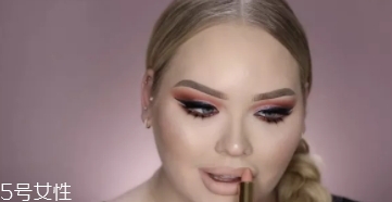 huda beauty沙漠盤怎么畫？油管大神一步步示范