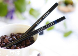 什么唇釉不脫妝？MAC防脫唇釉才是王道