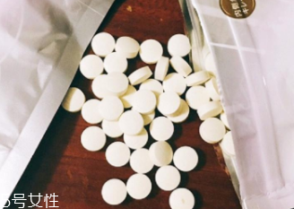 臉上有斑點怎么去除？食療/精華/面膜三管齊下