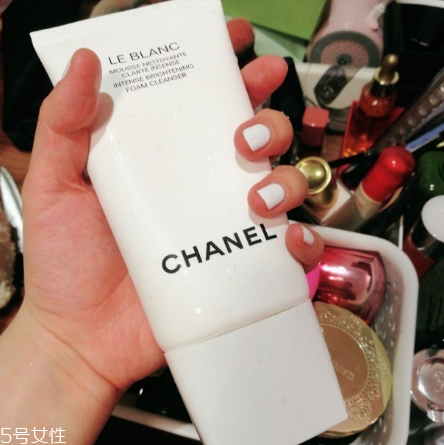 香奈兒美白洗面奶好用嗎？摸著良心推薦