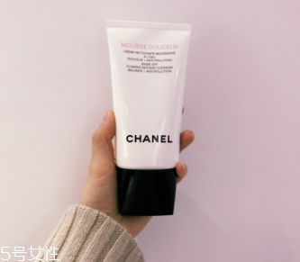香奈兒美白洗面奶好用嗎？摸著良心推薦