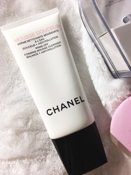 香奈兒美白洗面奶好用嗎？摸著良心推薦