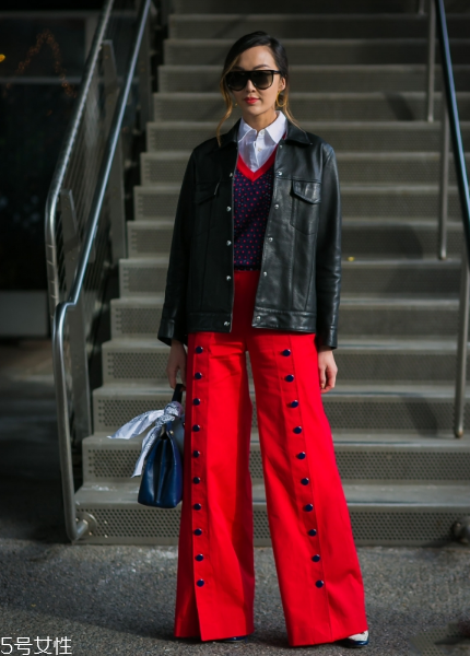 皮衣下面搭配什么好看？玩出個性混搭風(fēng)