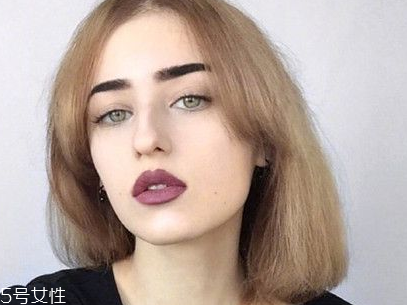 短頭發(fā)染什么顏色好看洋氣顯白？短發(fā)這樣弄好看又大方