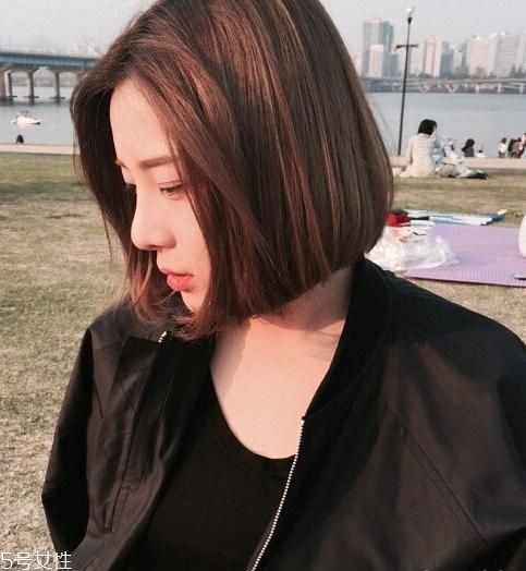 中分發(fā)型適合什么臉型的女生 2018短發(fā)發(fā)型推薦 中分發(fā)型適合什么臉型的女生 2018短發(fā)發(fā)型推薦