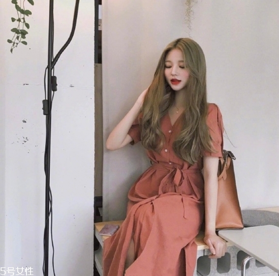 發(fā)量多女生適合什么發(fā)型？形象百變的你