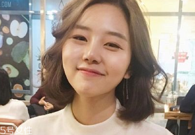 2018中短發(fā)最新發(fā)型 韓式丸子頭的扎法 2018中短發(fā)最新發(fā)型 韓式丸子頭的扎法