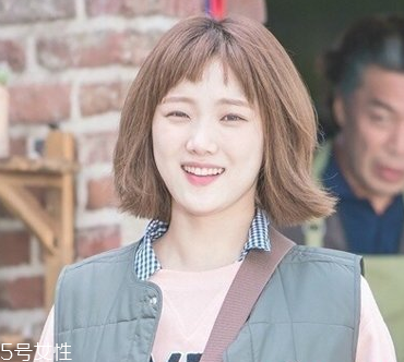 李圣經(jīng)同款短發(fā)怎么打理？吹頭發(fā)的時(shí)候盡量吹發(fā)根