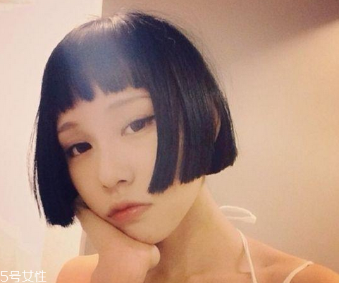 鉆石臉適合什么發(fā)型？流行色也隨之而來