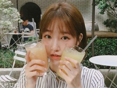 短頭發(fā)染什么顏色好看洋氣顯白？短發(fā)這樣弄好看又大方