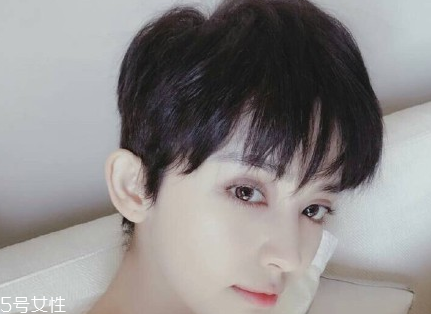 短頭發(fā)染什么顏色好看洋氣顯白？短發(fā)這樣弄好看又大方