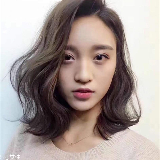 齊肩發(fā)怎么燙好看？女生發(fā)型設(shè)計與臉形搭配