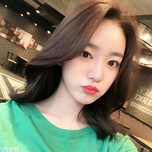 發(fā)量多女生適合什么發(fā)型？形象百變的你