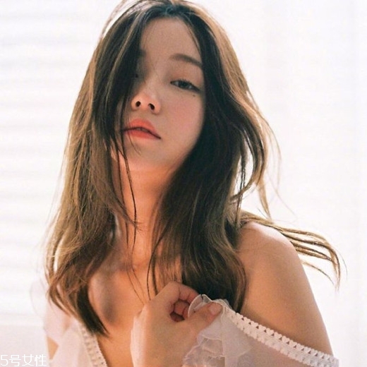 發(fā)量多女生適合什么發(fā)型？形象百變的你