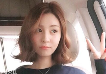 2018中短發(fā)最新發(fā)型 韓式丸子頭的扎法 2018中短發(fā)最新發(fā)型 韓式丸子頭的扎法