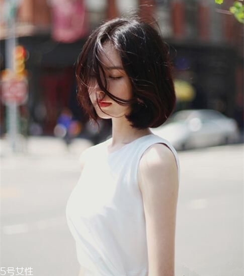 中分發(fā)型適合什么臉型的女生 2018短發(fā)發(fā)型推薦 中分發(fā)型適合什么臉型的女生 2018短發(fā)發(fā)型推薦