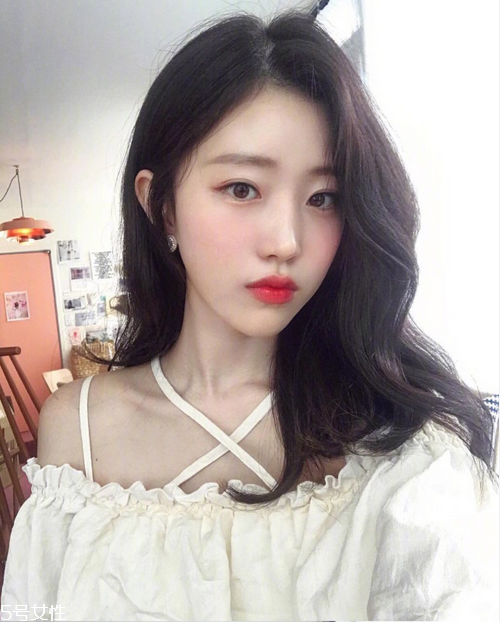 發(fā)量多女生適合什么發(fā)型？形象百變的你