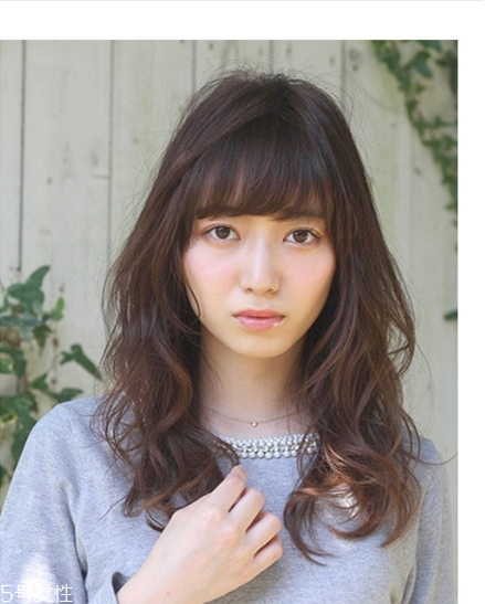 齊劉海適合什么卷發(fā)？如何選擇適合自己的發(fā)型