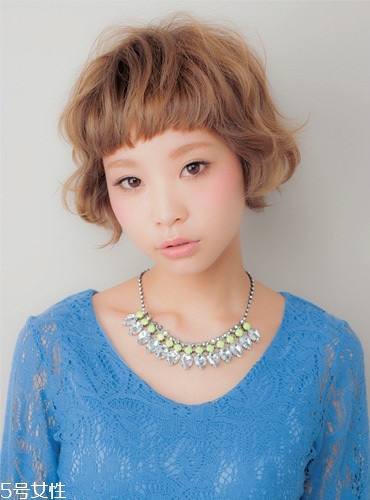 發(fā)量多女生適合什么發(fā)型？形象百變的你