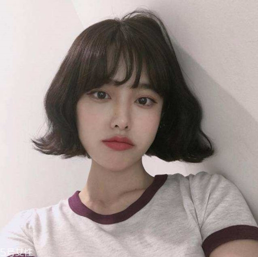 2018中短發(fā)最新發(fā)型 韓式丸子頭的扎法 2018中短發(fā)最新發(fā)型 韓式丸子頭的扎法