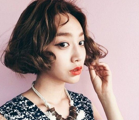 鉆石臉適合什么發(fā)型？流行色也隨之而來