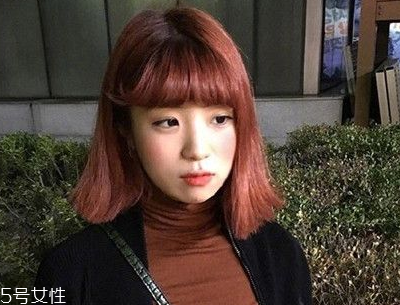 短頭發(fā)染什么顏色好看洋氣顯白？短發(fā)這樣弄好看又大方