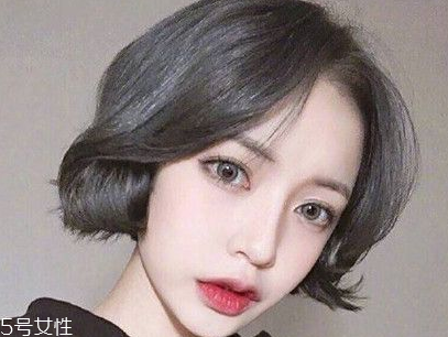 短頭發(fā)染什么顏色好看洋氣顯白？短發(fā)這樣弄好看又大方