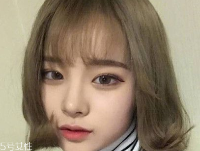 短頭發(fā)染什么顏色好看洋氣顯白？短發(fā)這樣弄好看又大方