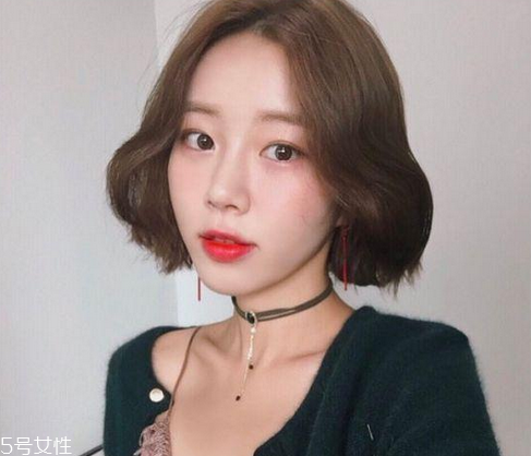 鉆石臉適合什么發(fā)型？流行色也隨之而來