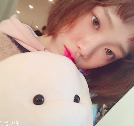 李圣經(jīng)同款短發(fā)怎么打理？吹頭發(fā)的時(shí)候盡量吹發(fā)根