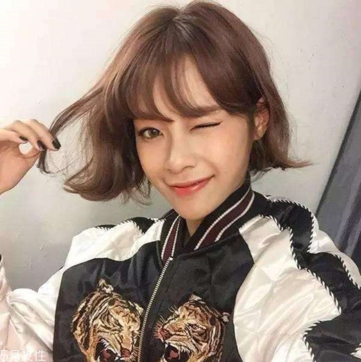 2018中短發(fā)最新發(fā)型 韓式丸子頭的扎法 2018中短發(fā)最新發(fā)型 韓式丸子頭的扎法